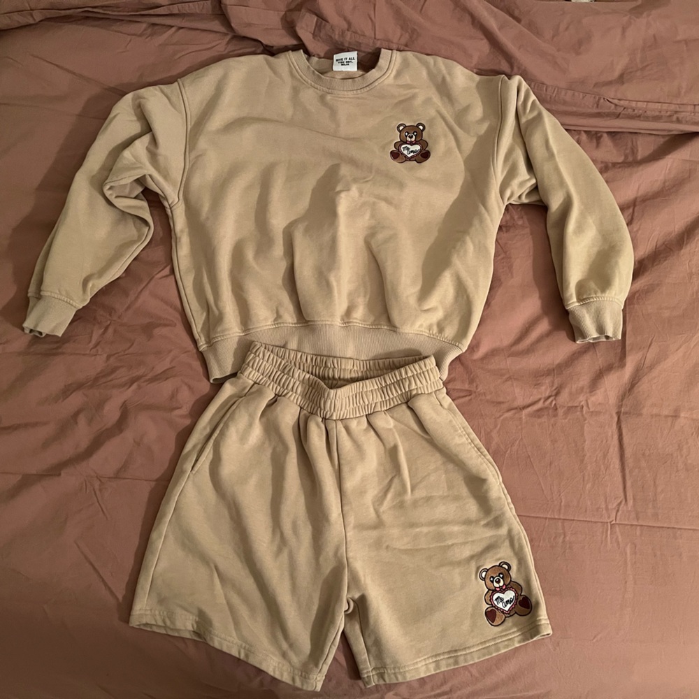 🧸 Bella Doña - Me Amo Embroidered Bear Sweatshirt + Sweatshorts Set in Tan - S - Picture 4 of 16